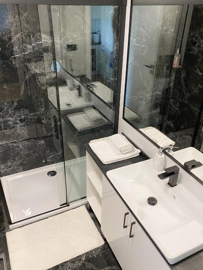 Capital Towers - Apartament Modern Z Widokiem Na Rzeke رشيشوف المظهر الخارجي الصورة